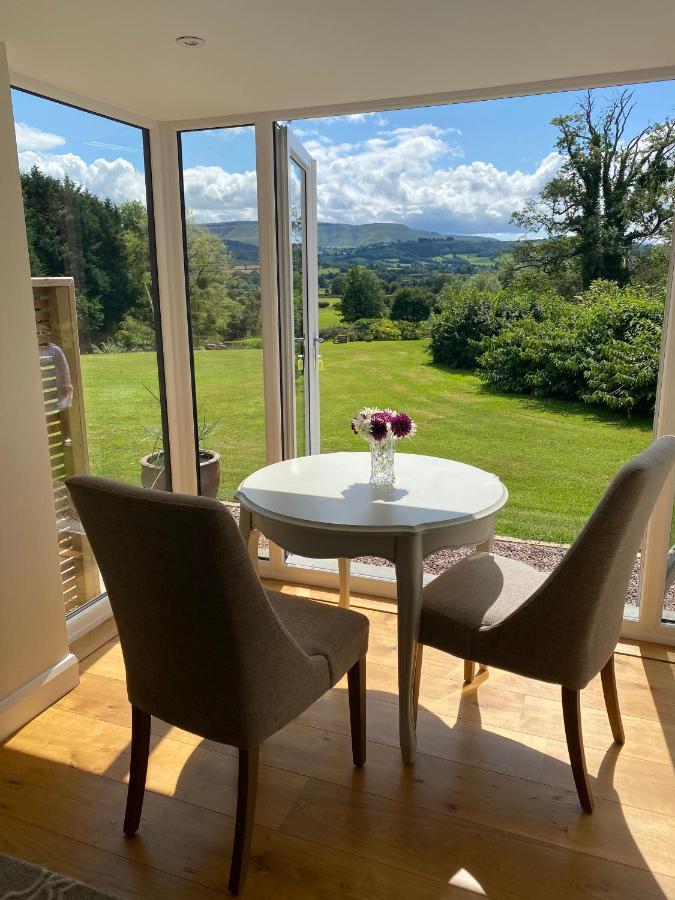 Cwmbach Lodge Luxury B&B Glasbury Bagian luar foto
